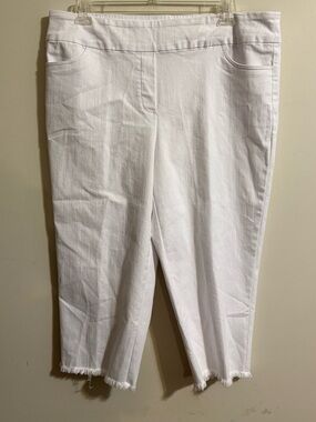 Alfred Dunner capri pants Women’s white size 18 cropped frayed hem pull on